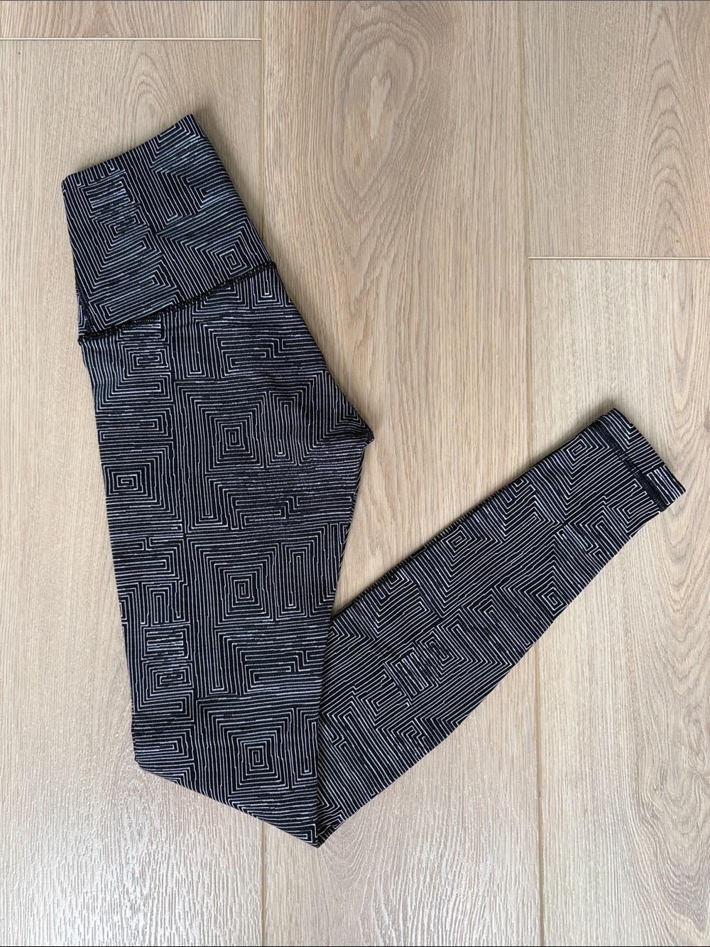 Lululemon High Rise Leggings Black White Maze Jacquard Wunder Under Sz 4